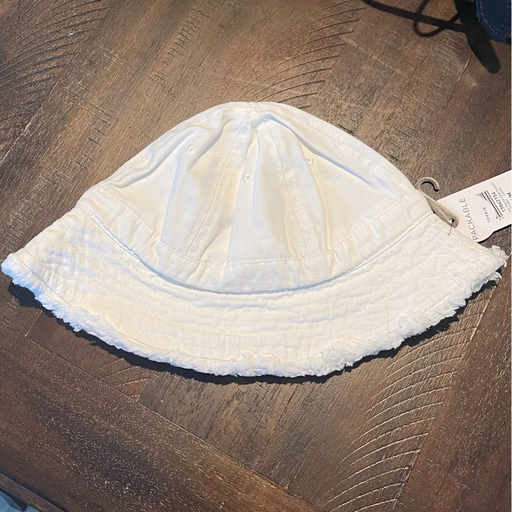 Torrid White Frayed Bucket Hat, S/M NWT